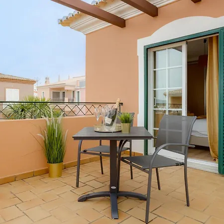 Chez Imaginarios-exclusive & Hideout